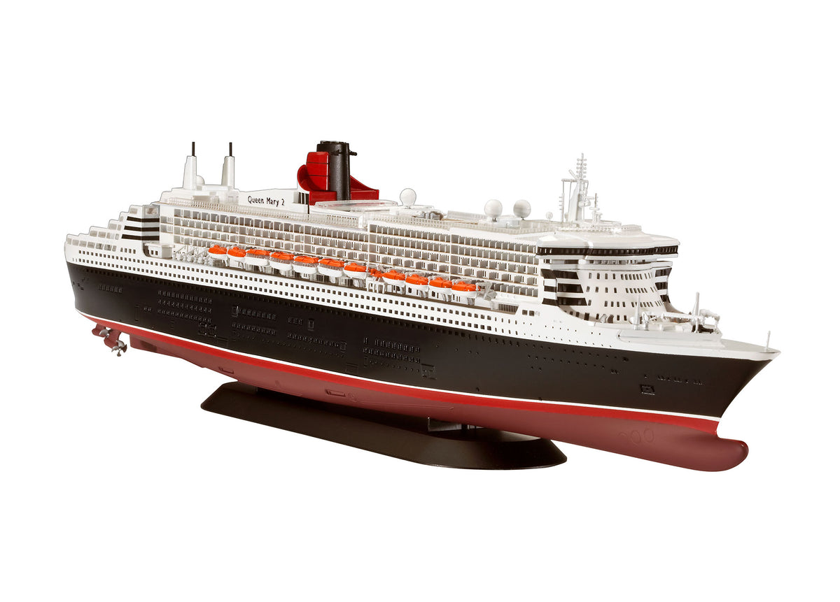 Ocean Liner Queen Mary 2