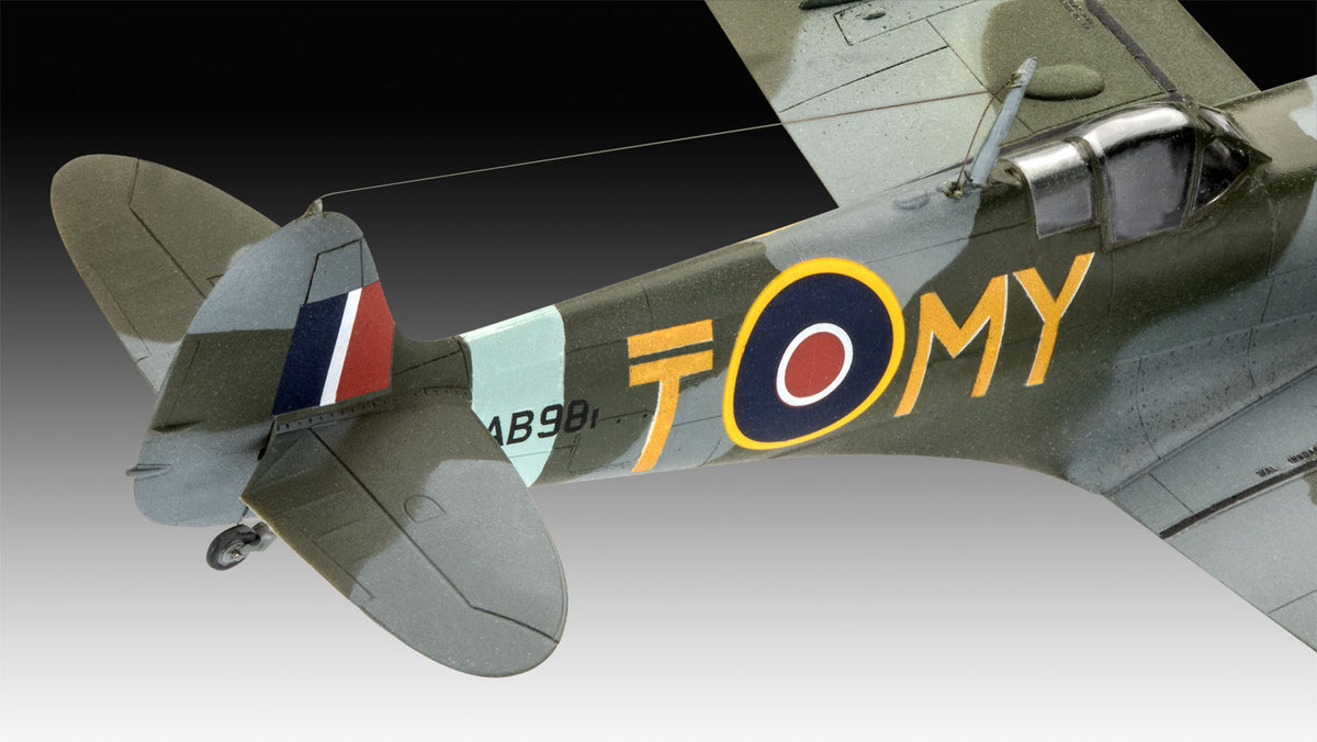 Model Set Combat Set Bf109G-10 & Spitfire Mk.V